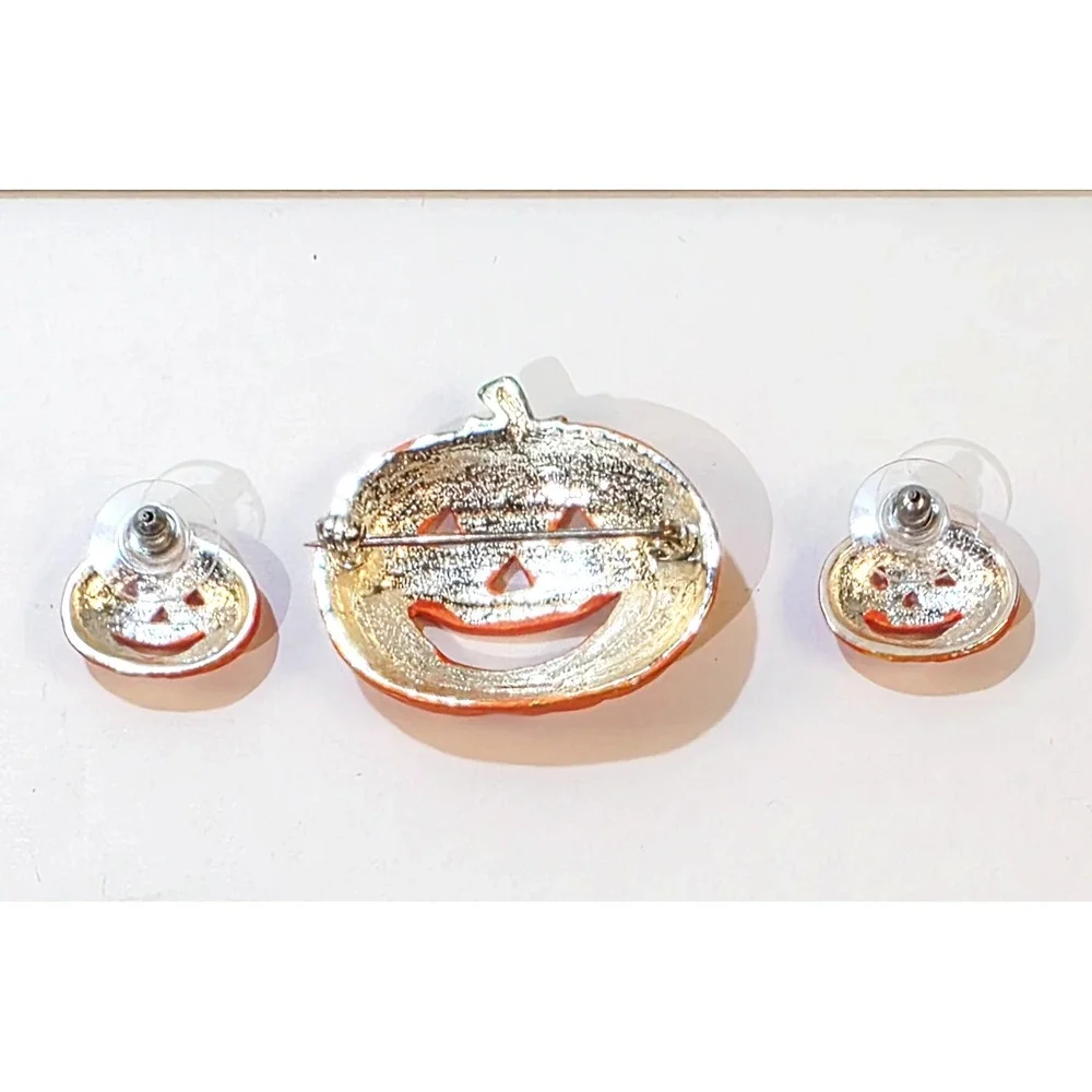 Vintage Metal Enamel Pumpkin Jack-O-Lantern Brooch Pin & Post Earrings